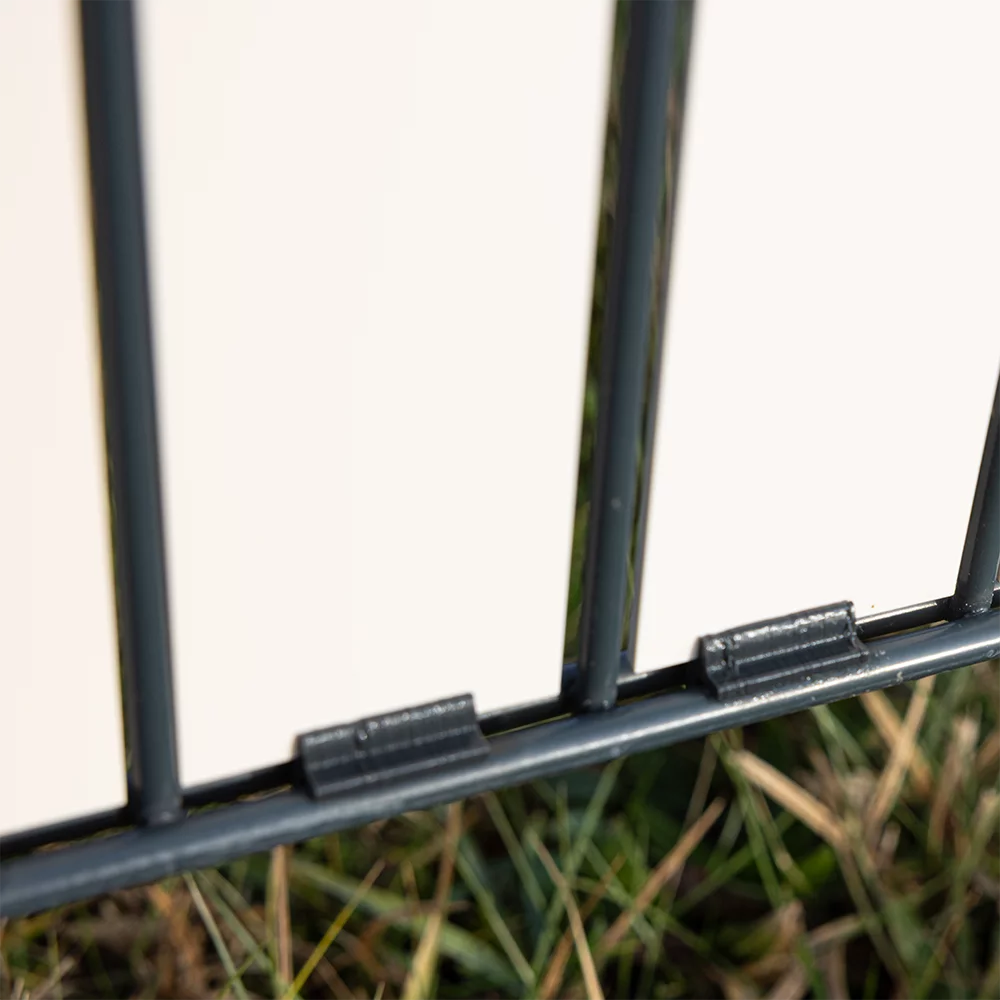 Flexio Sichtschutz in Marmor am Doppelstabmattenzaun mit Clips befestigt