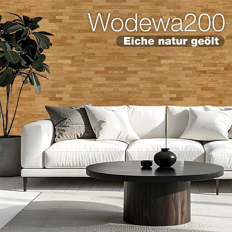 Modernes Wohnzimmer mit Buchenholz-Wandverkleidung Wodewa200 Eiche natur geölt und weißem Sofa