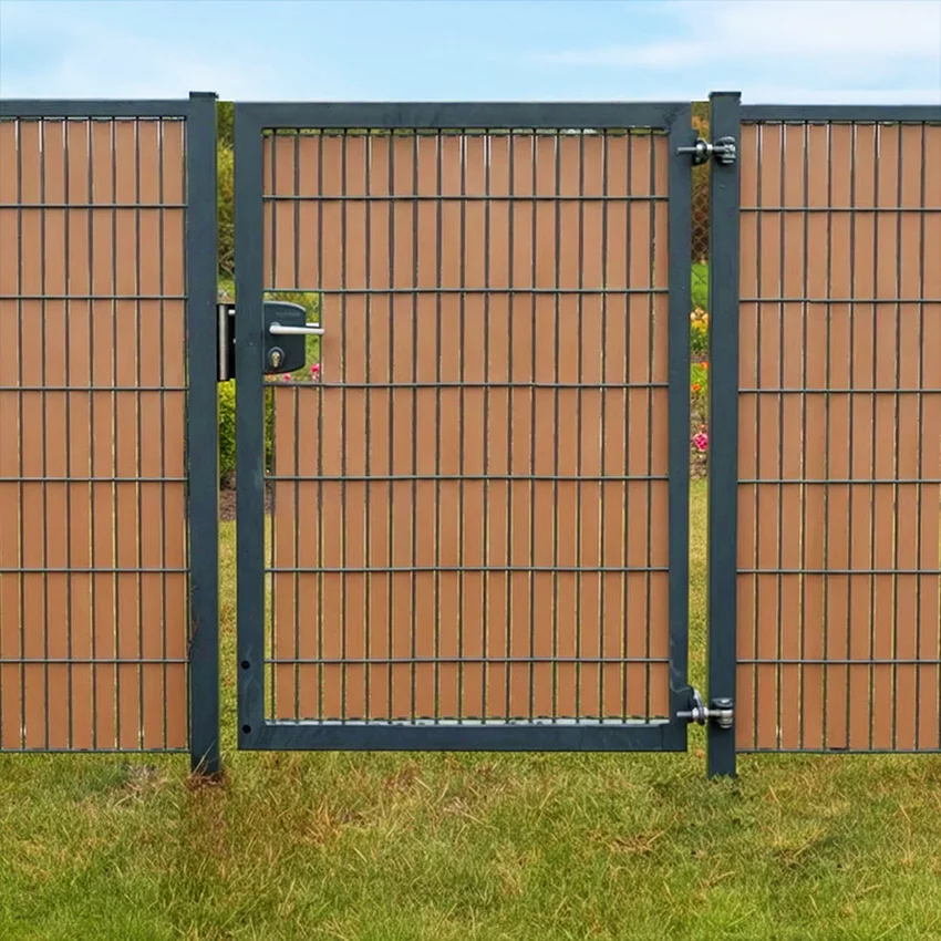 Modernes Gartentor mit Sichtschutz Flexio in Copper als Sichtschutz im Garten