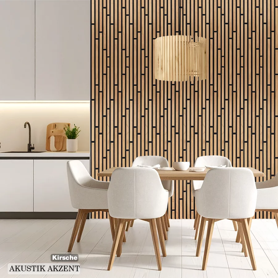 Moderner Küchen- und Essbereich mit Kirsche, Holzlamellenwand, Esstisch und weißen Stühlen im skandinavischen Design von Wodewa