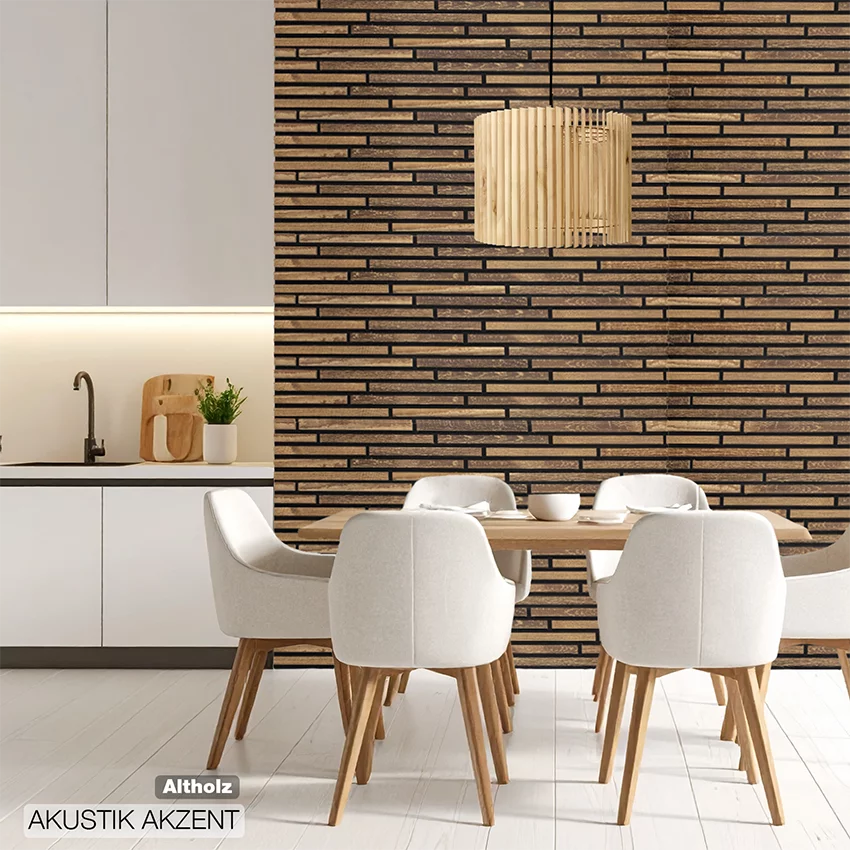 Moderner Küchen- und Essbereich mit Altholz, Holzlamellenwand, Esstisch und weißen Stühlen im skandinavischen Design von Wodewa