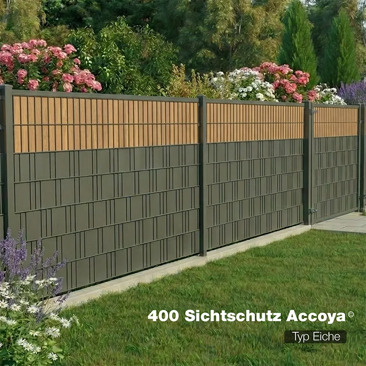 Sichtschutzzaun400 Accoya Typ Eiche als Gartenzaun mit blühendem Beet im Hintergrund