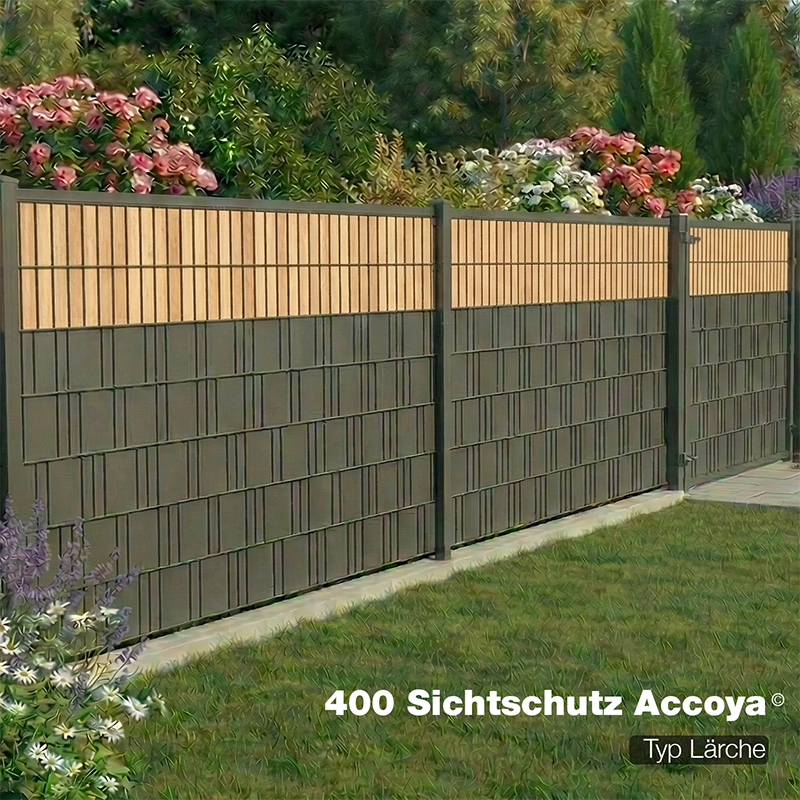 Sichtschutzzaun400 Accoya Typ Lärche als Gartenzaun mit blühendem Beet im Hintergrund